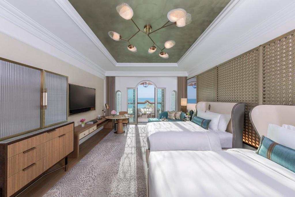 Emirates Palace Mandarin Oriental, Abu Dhabi - Deluxe Sea View Twin Room, Balcone