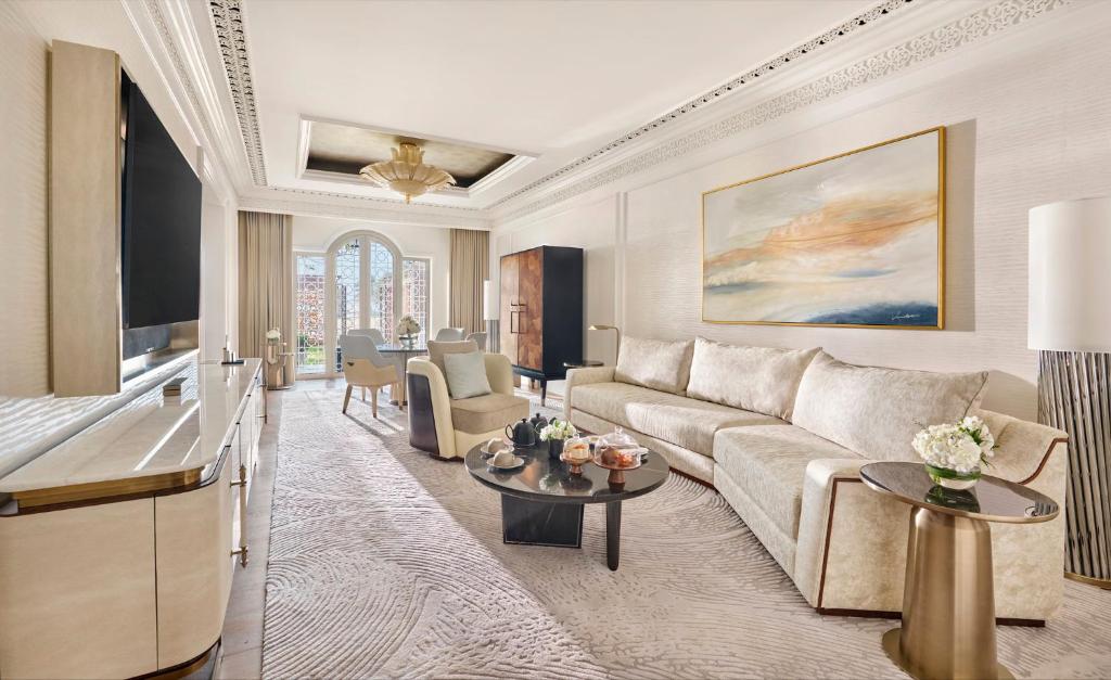 Emirates Palace Mandarin Oriental, Abu Dhabi - Deluxe Beach Front Suite