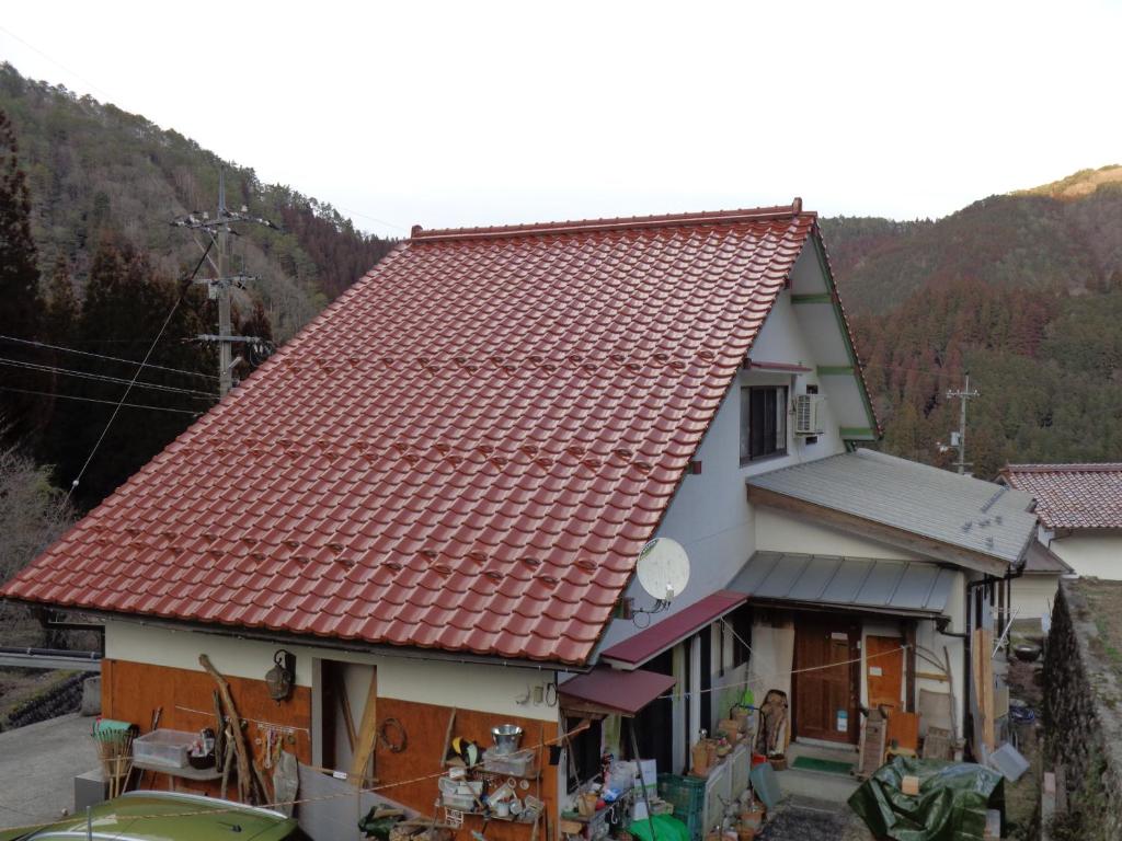 Nespecifikovaný výhled na hory nebo výhled na hory při pohledu z penzionu