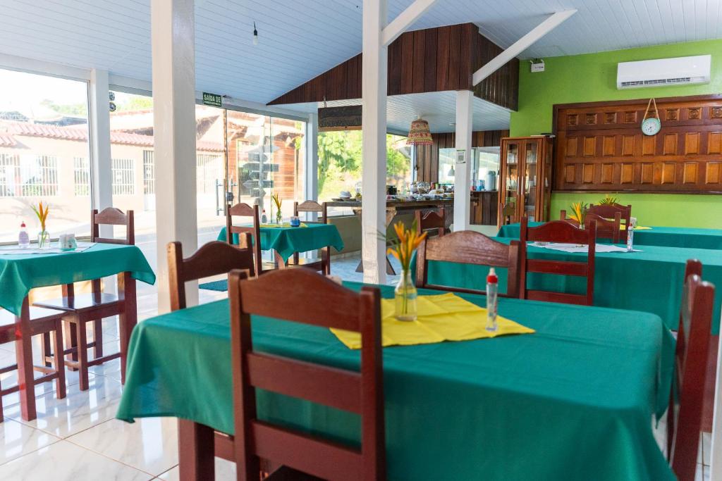 Restaurace v ubytování Pousada Coração Verde
