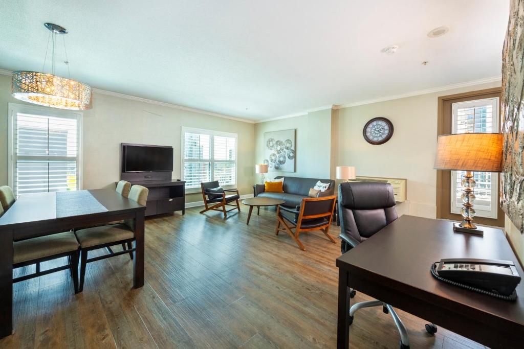 Grand Park Hotel & Suites Downtown Vancouver, Ascend Hotel Collection - Efficienza King Suite Con Divano - Non Fumatori