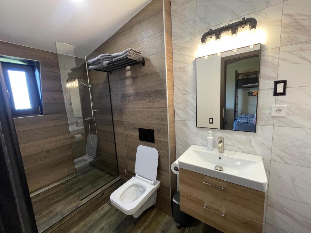 OZONE - Triple Room With Private Bathroom