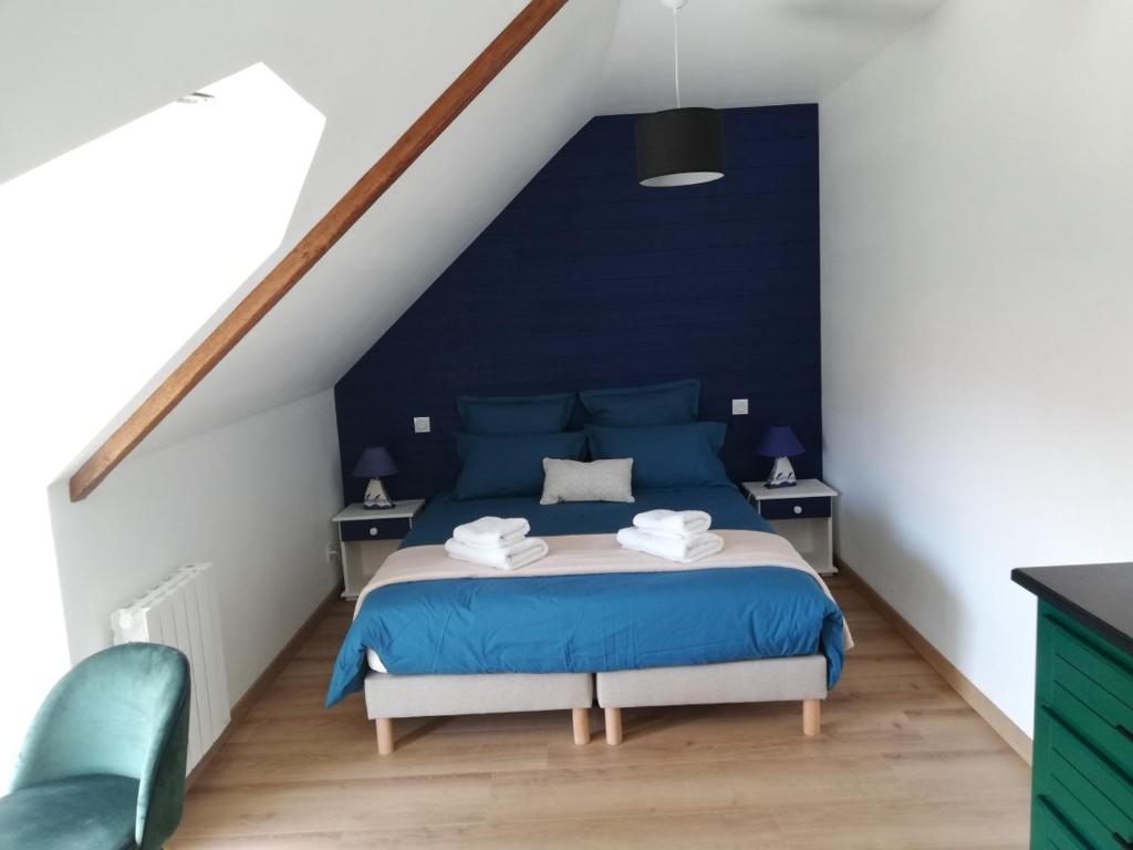 Postel nebo postele na pokoji v ubytování Chambre pour 2 personnes aux hirondelles