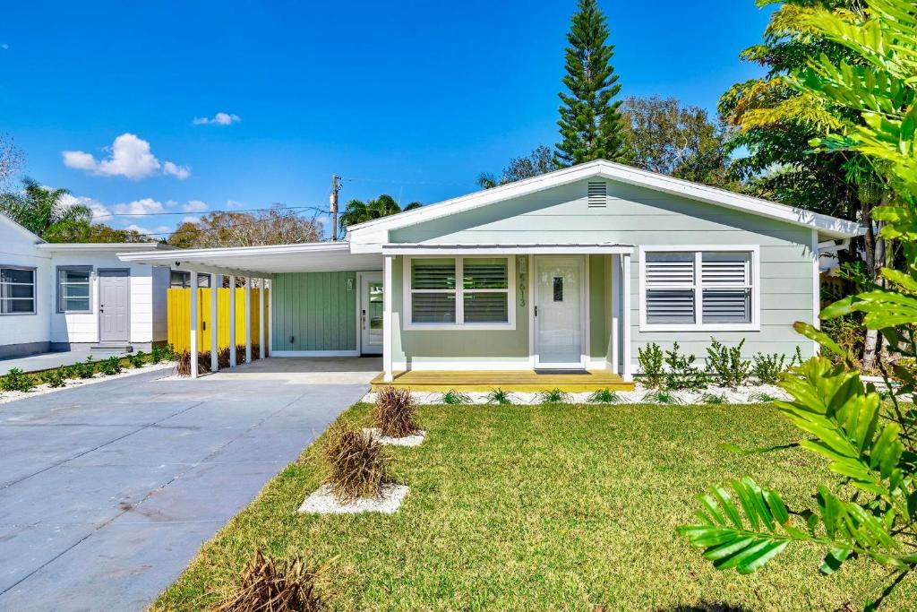 a home in the suburbs of sydney at Florida Gulf Coast Luxury Oasis in St Petersburg