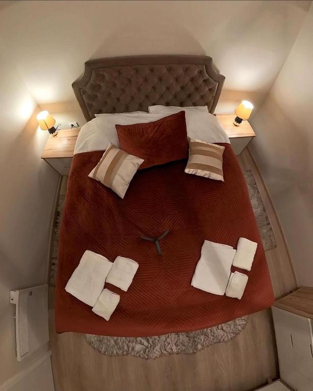 Rúm í herbergi á Nana Apartmani