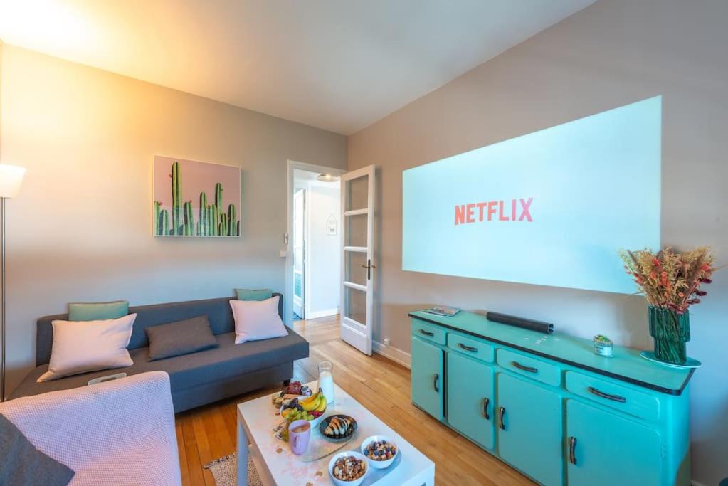 Μια τηλεόραση ή/και κέντρο ψυχαγωγίας στο Le Constantine - Paix & Lumière