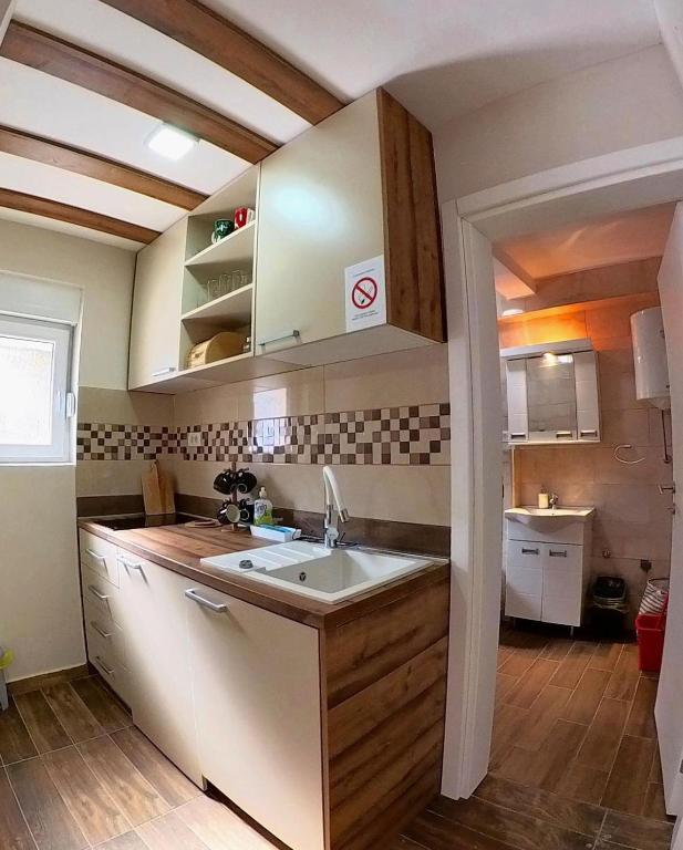 Eldhús eða eldhúskrókur á Nana Apartmani