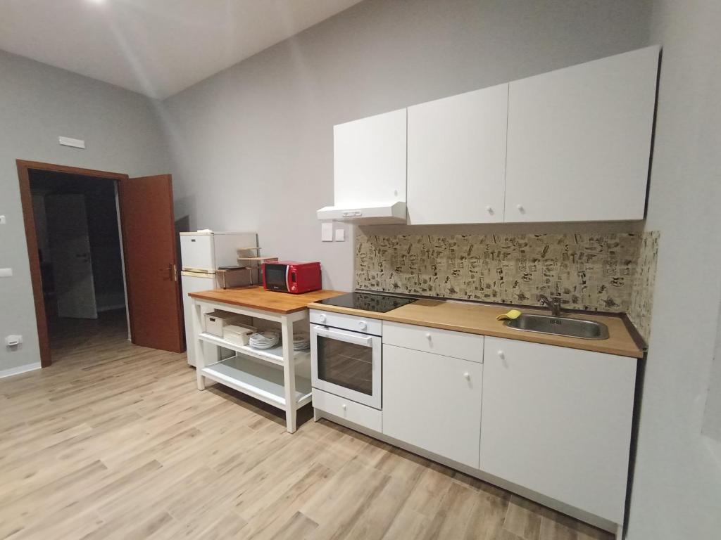 Kuchyň nebo kuchyňský kout v ubytování Casa nel borgo di Capraia