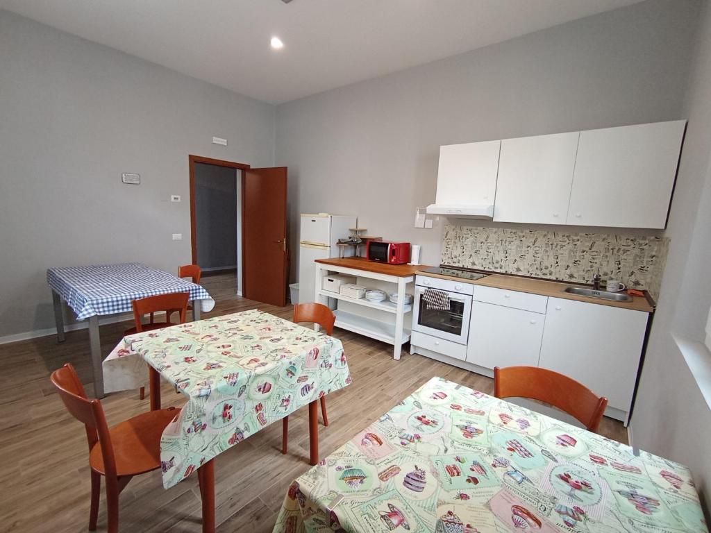 Kuchyň nebo kuchyňský kout v ubytování Casa nel borgo di Capraia
