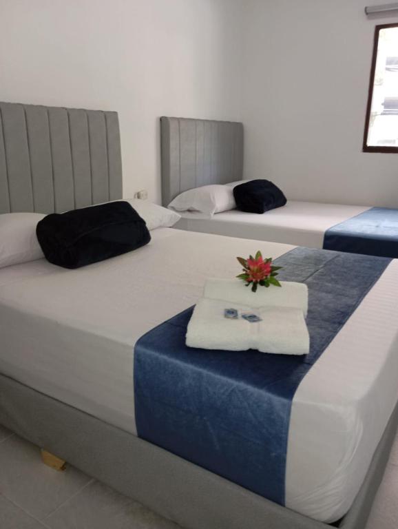 Postel nebo postele na pokoji v ubytování Hotel San Juan 70 Express Medellin