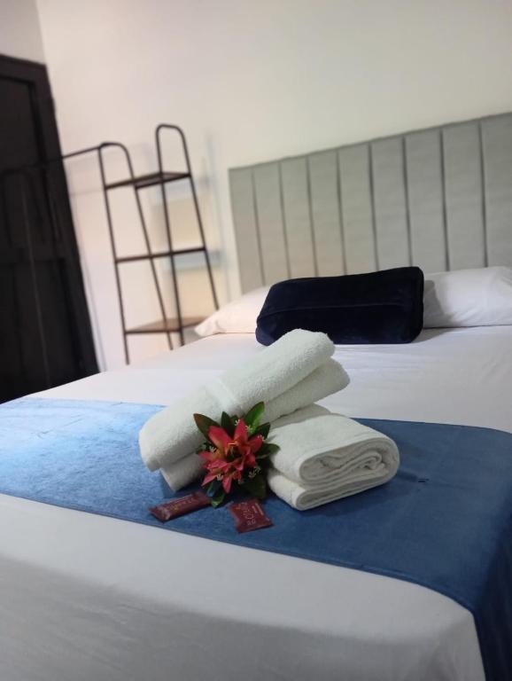 Postel nebo postele na pokoji v ubytování Hotel San Juan 70 Express Medellin