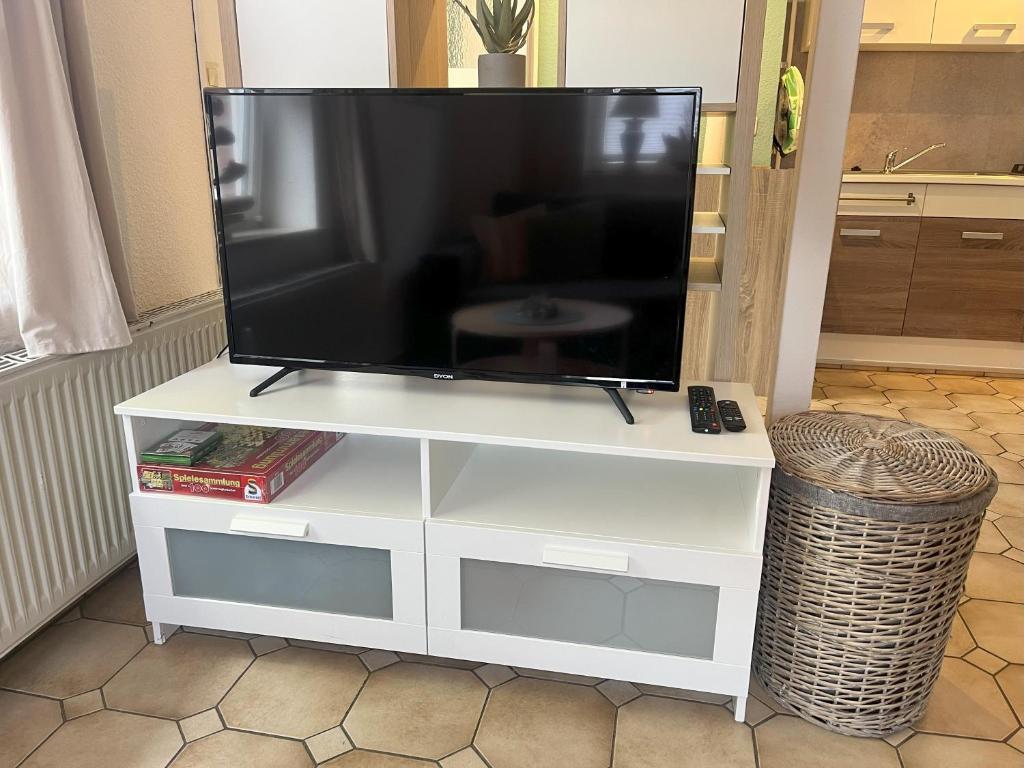 TV a/nebo společenská místnost v ubytování Küstenbude Deichbude