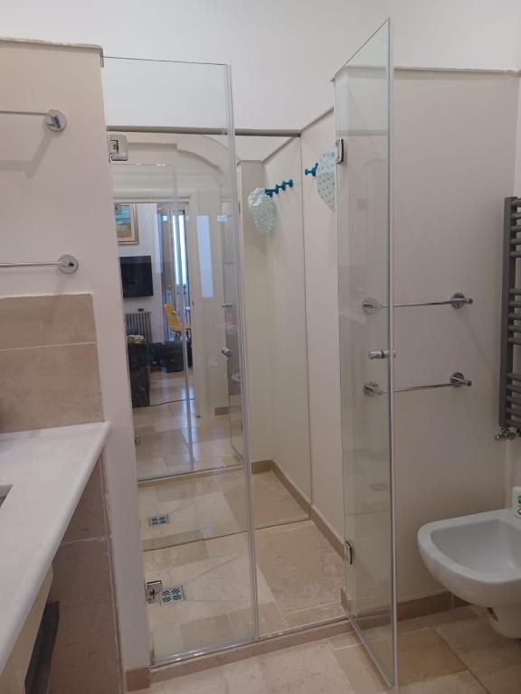 A bathroom at Ostuni Guest House