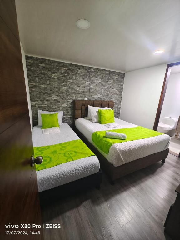 Postel nebo postele na pokoji v ubytování Hotel Kristal Ferial