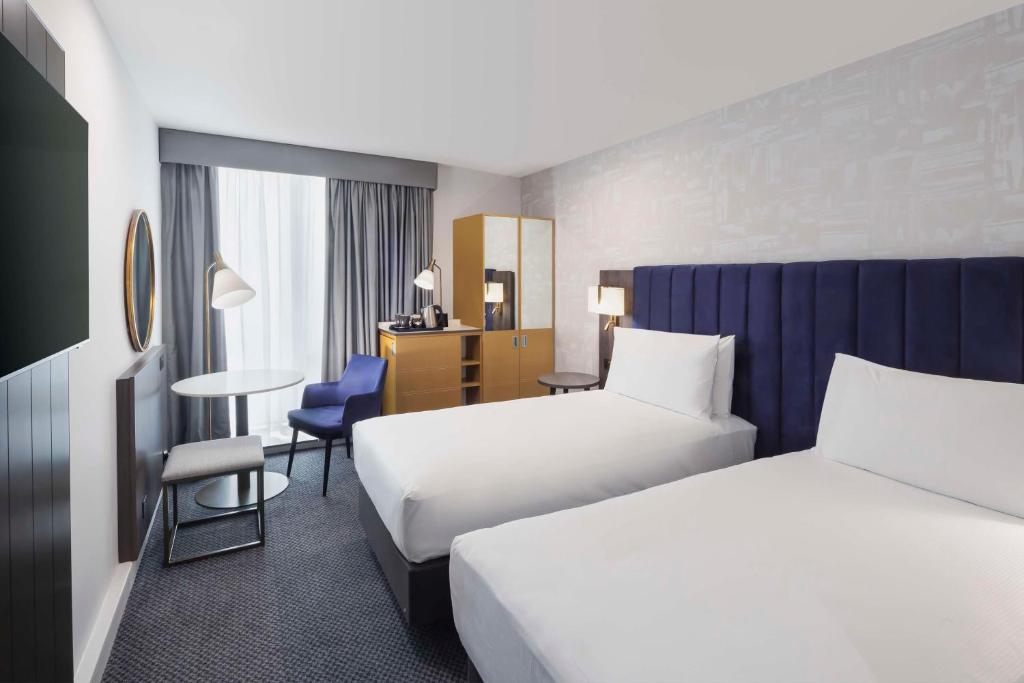 DoubleTree by Hilton Manchester Piccadilly - Connecting Family Room