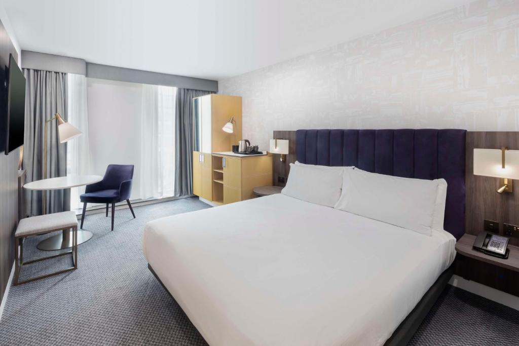 DoubleTree by Hilton Manchester Piccadilly - King Room - Mobility Accessible