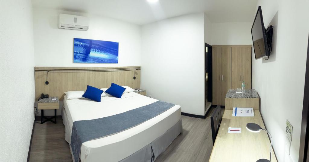 Postel nebo postele na pokoji v ubytování Hotel Mar Azul