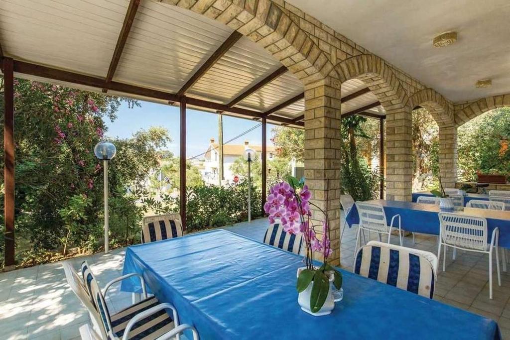 Apartments and rooms with parking space Banjol, Rab - 23468