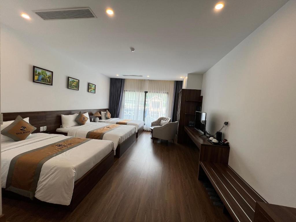 Giường trong phòng chung tại Silk River Hotel Ha Giang