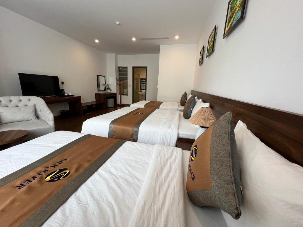 Giường trong phòng chung tại Silk River Hotel Ha Giang