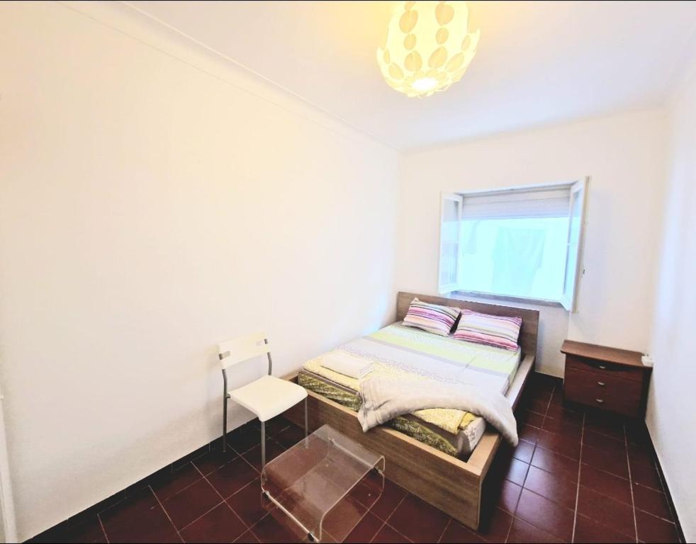 Postel nebo postele na pokoji v ubytování 3-Double Room in T4 Apartment