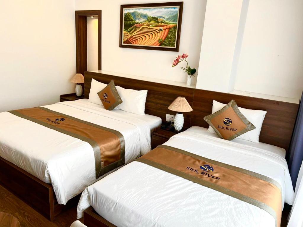 Giường trong phòng chung tại Silk River Hotel Ha Giang