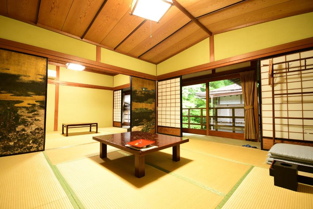 Posezení v ubytování Koyasan Shukubo Fugenin
