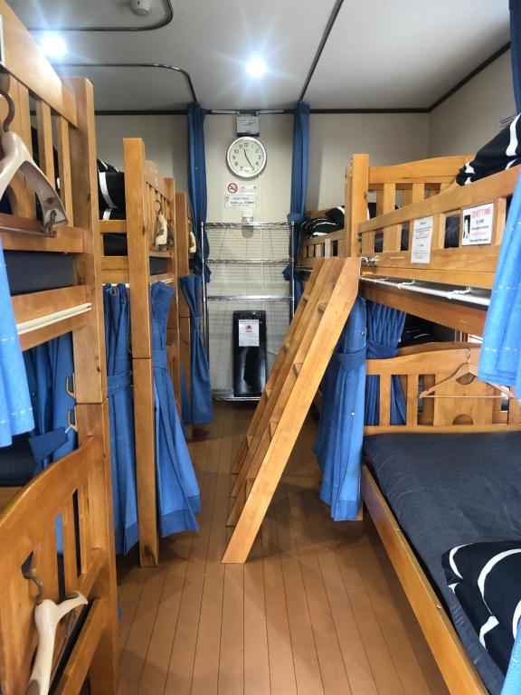 Palanda nebo palandy na pokoji v ubytování Mt Fuji Hostel Michael's
