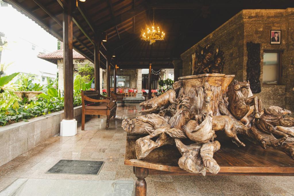 Posezení v ubytování Sari Bunga Hotel Legian Kuta Bali