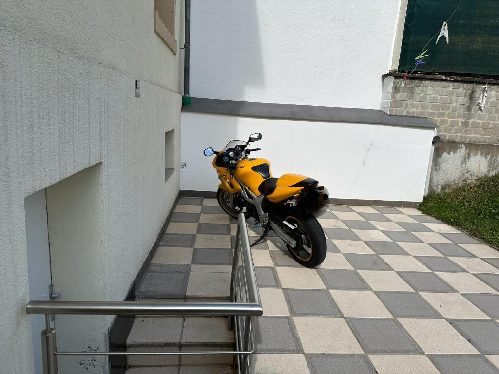 Simple room in Luxembourg city - Resim 11