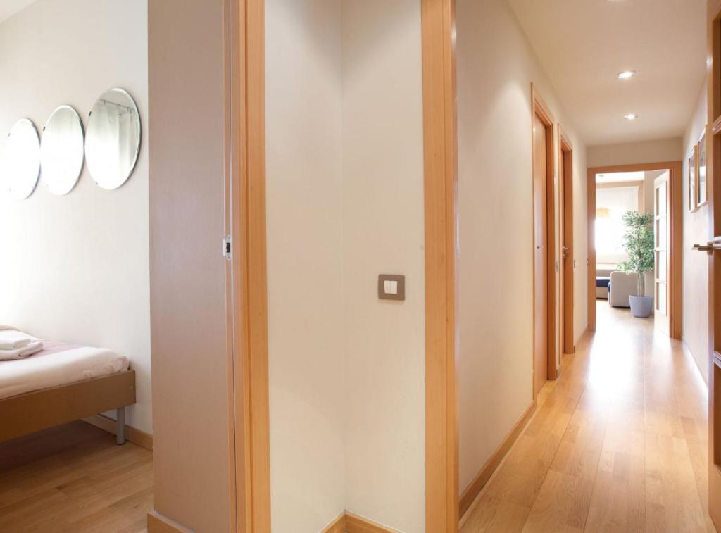 Postel nebo postele na pokoji v ubytování Mar Bella Beach Apartments