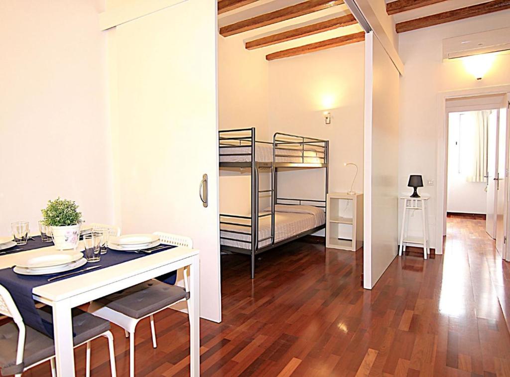 Posteľ alebo postele v izbe v ubytovaní MUN41 · MUN41 - Sagrada Família private terrace apartment