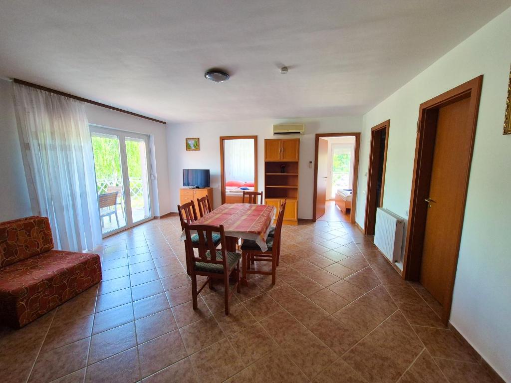 Posedenie v ubytovaní Ildiko Apartmanhaz