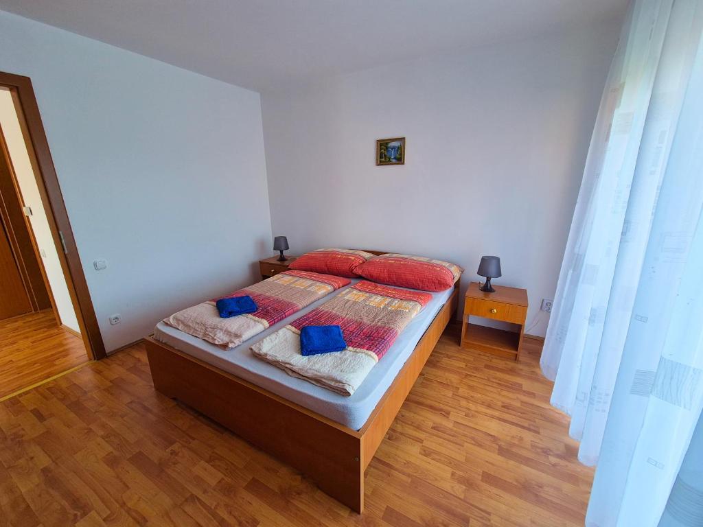Posteľ alebo postele v izbe v ubytovaní Ildiko Apartmanhaz