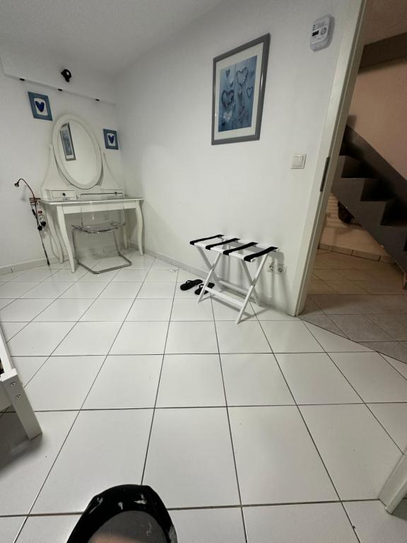 Simple room in Luxembourg city - Resim 9