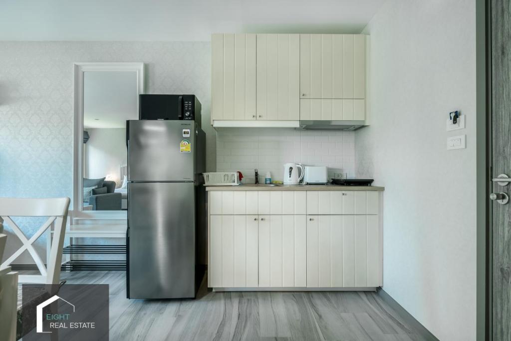 Kuchyň nebo kuchyňský kout v ubytování Studio Apartment by the Sea E413