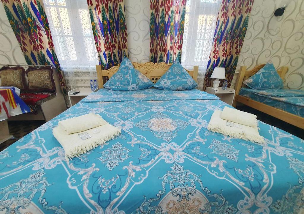 Guest House Dilorom B&B - Family Room With Private Bathroom