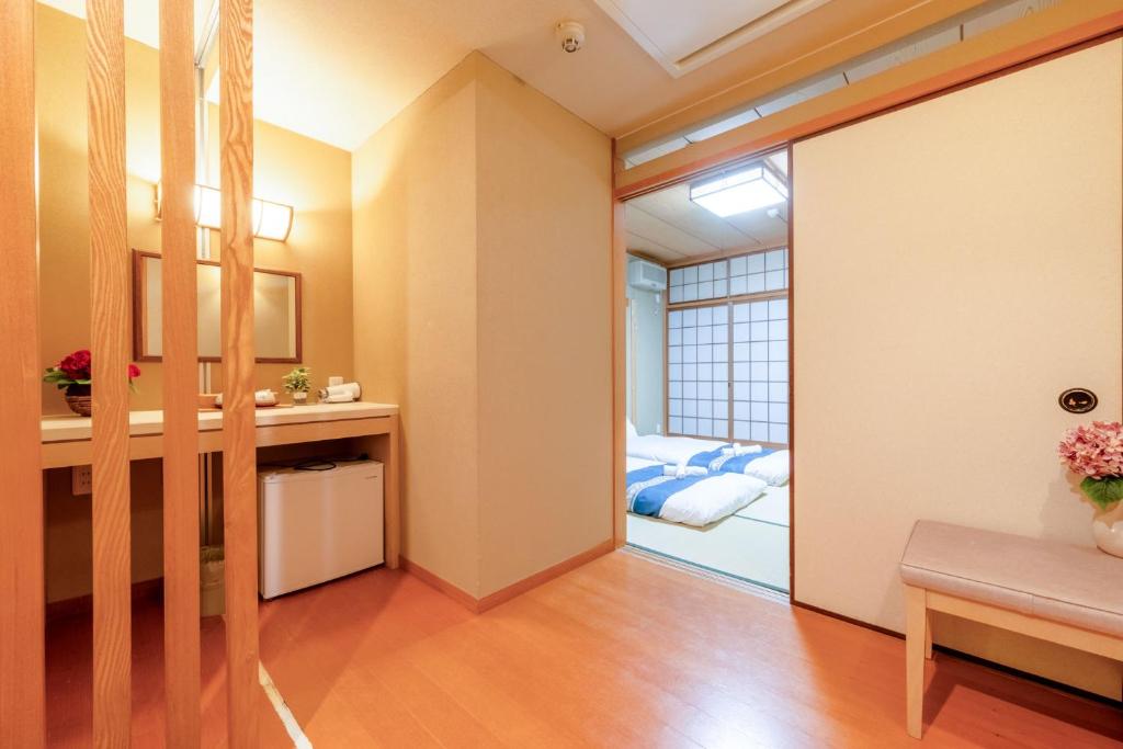 Postel nebo postele na pokoji v ubytování Plaza In Miyakojima hotel