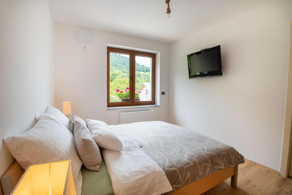 Łóżko lub łóżka w pokoju w obiekcie Aparthotel Hom at Vintgar