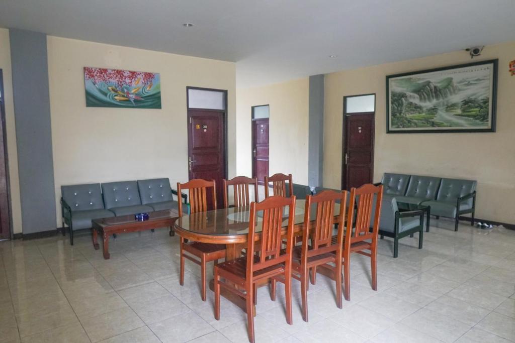 Posezení v ubytování Surya Abadi Guest House Syariah