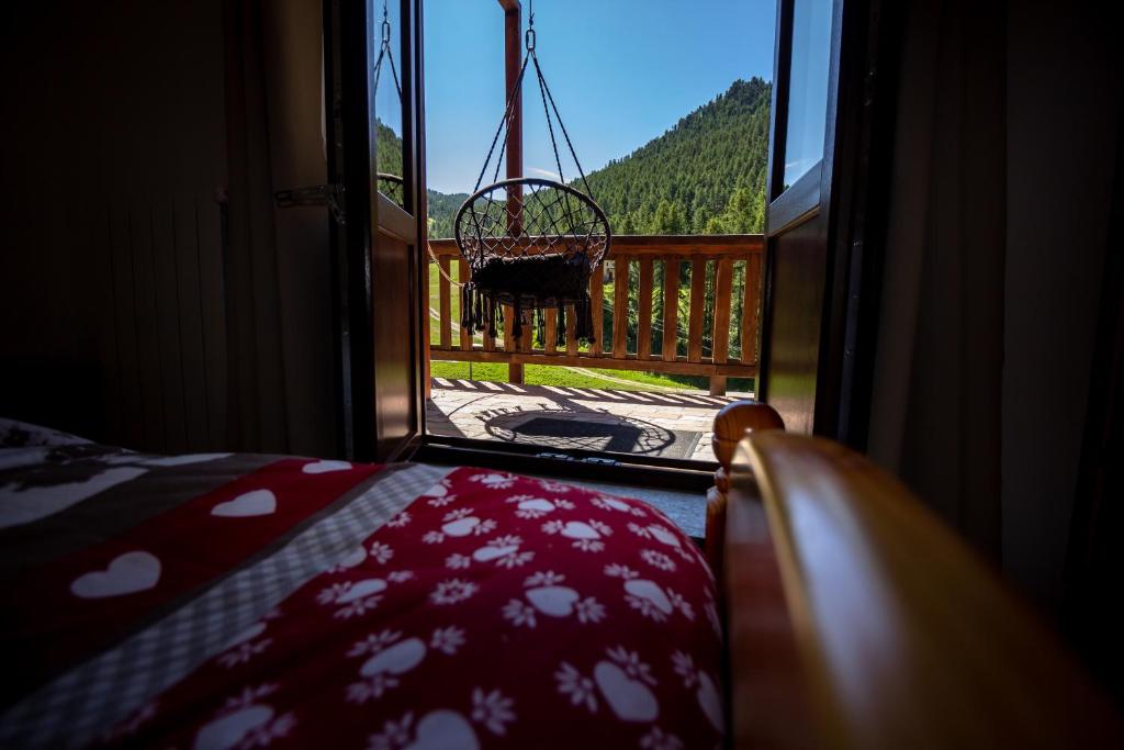 Nespecifikovaný výhled na hory nebo výhled na hory při pohledu z hotelu