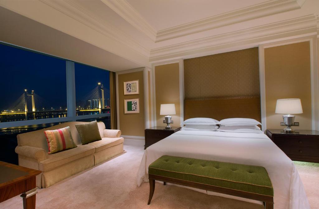 Postel nebo postele na pokoji v ubytování Sheraton Fuzhou Hotel