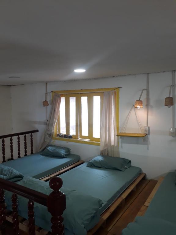Giường trong phòng chung tại Ở Mô Dalat