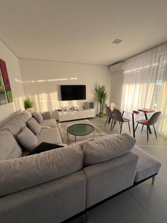 a living room with a couch and a table at Rent Apartament Lalzy Bay in Draç