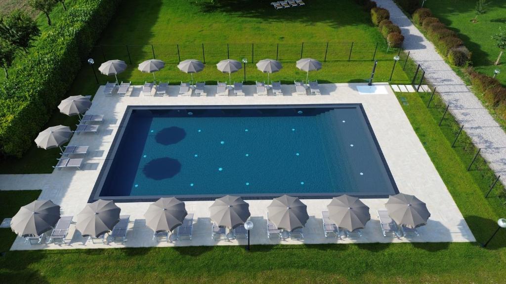 Basen w obiekcie Tenuta Le Sorgive Agriturismo lub w pobliżu