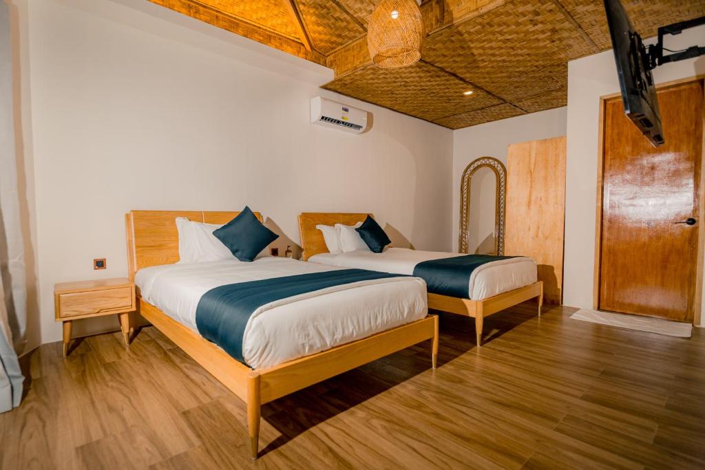 Postel nebo postele na pokoji v ubytování Nadhibar Resort