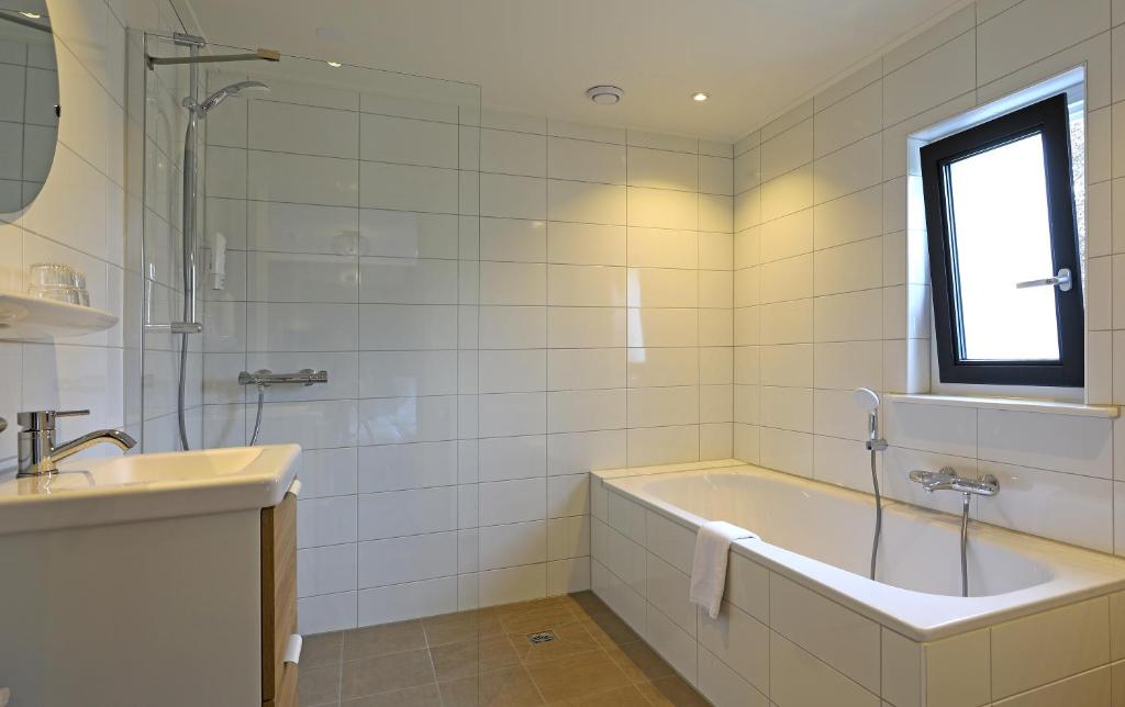 Koupelna v ubytování Hotel Bi-j Ons