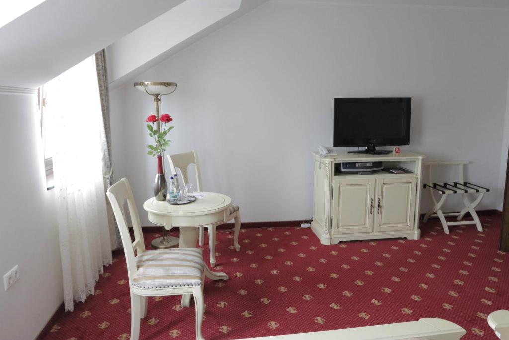 TV a/nebo společenská místnost v ubytování Hotel Slavia
