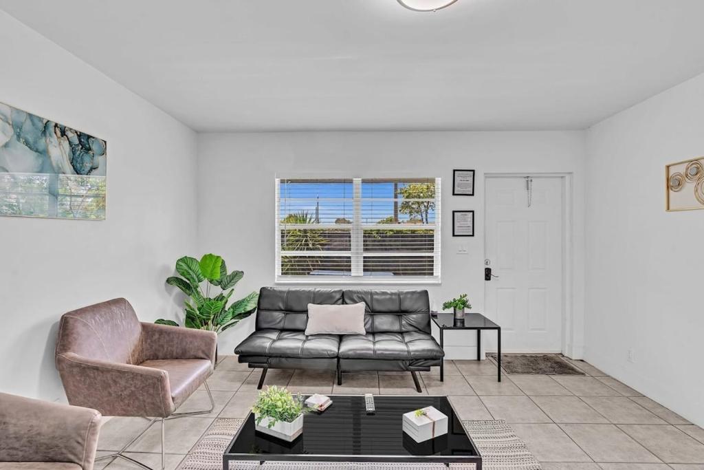 Modern 2br Oasis Mins To Beach & Casino Db2 - Two-Bedroom House