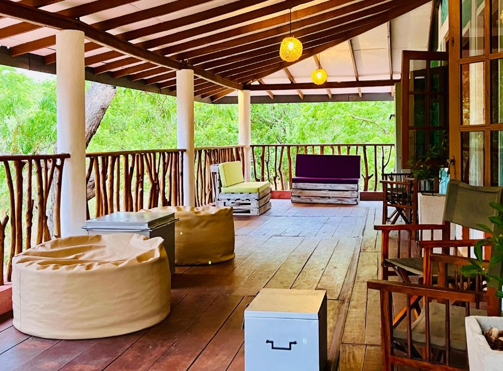 Posezení v ubytování Funky Leopard Safari Lodge Bordering Yala National Park